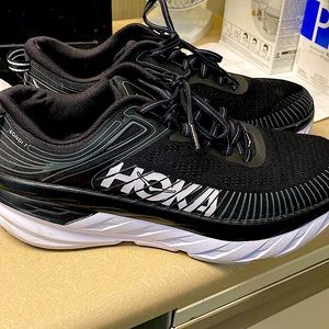 Hoka Bondi 7, Black and white